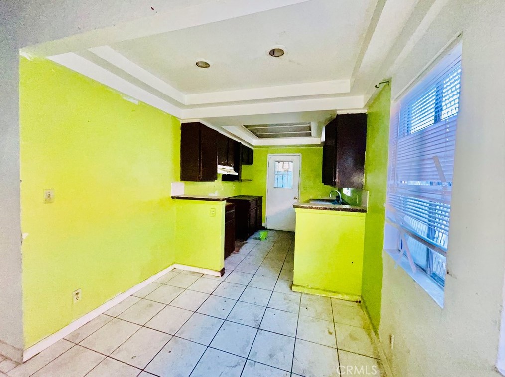 223 89th St, Los Angeles CA  90003-3705 exterior