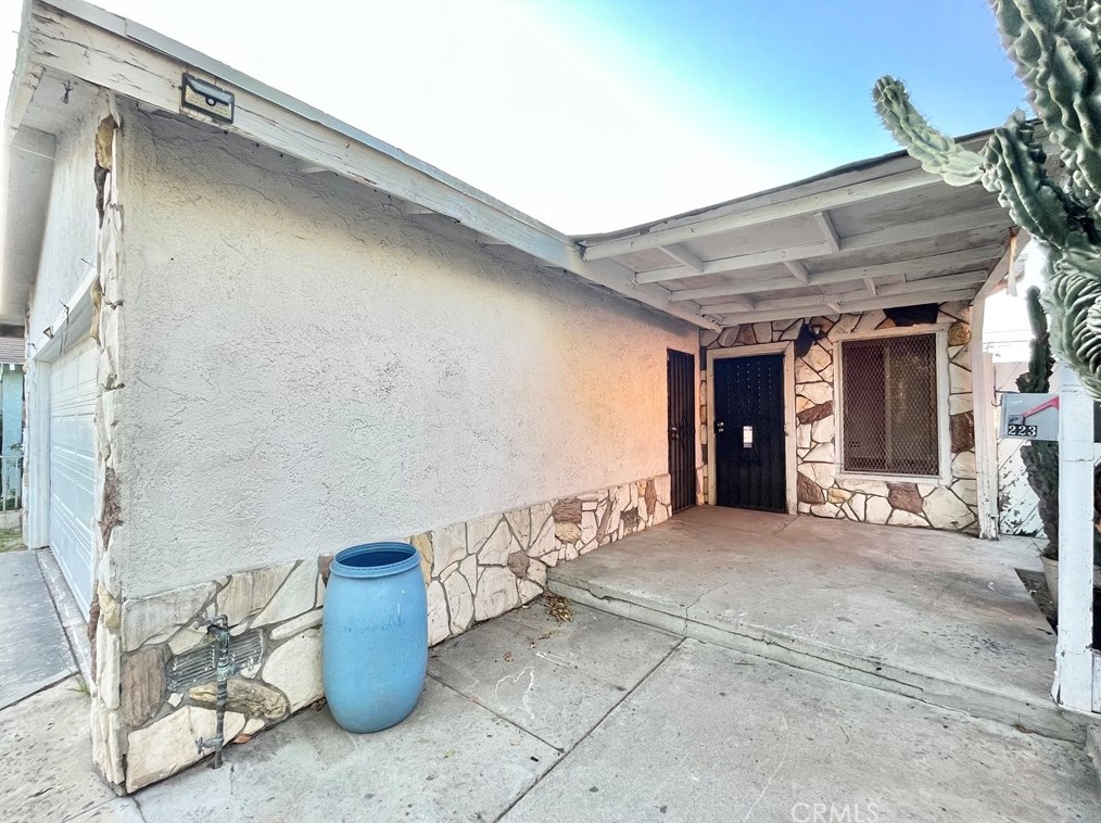 223 89th St, Los Angeles CA  90003-3705 exterior