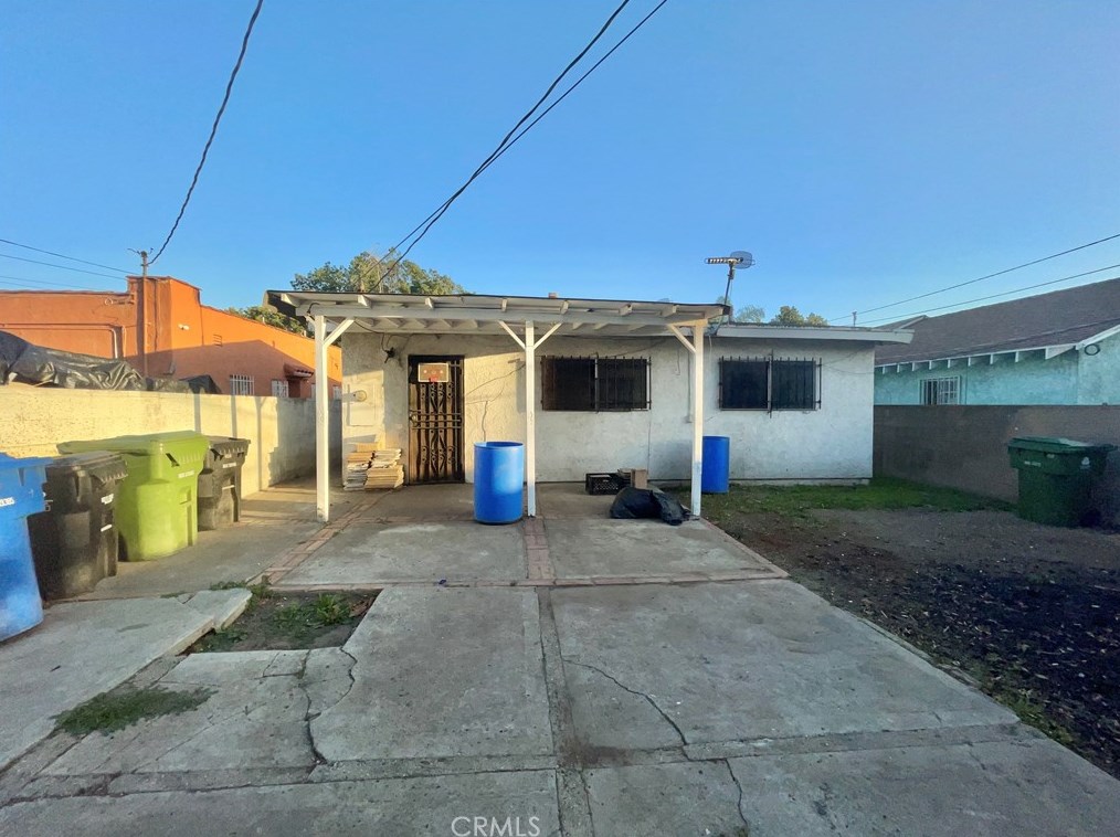 223 89th St, Los Angeles CA  90003-3705 exterior