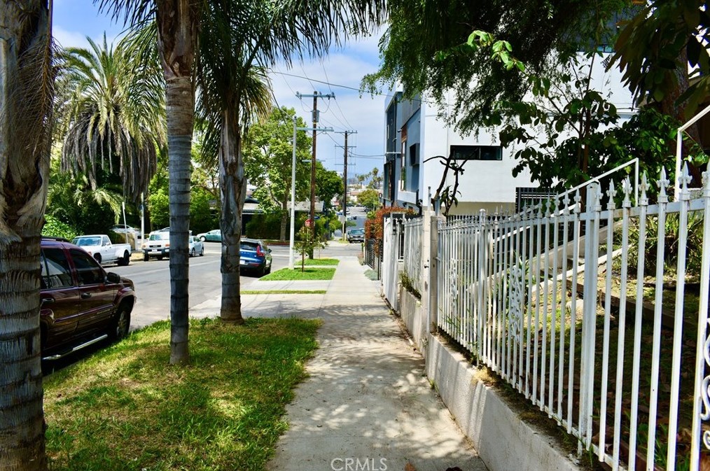 2523 2nd St, Los Angeles CA  90057-2004 exterior