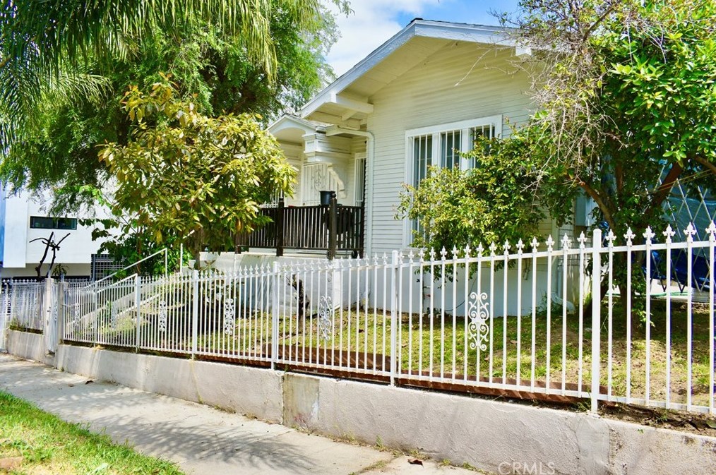 2523 2nd St, Los Angeles CA  90057-2004 exterior