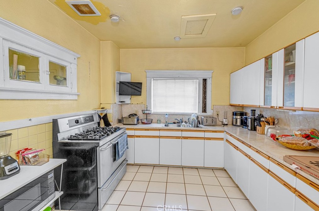 4323 Honduras St, Los Angeles CA  90011-3818 exterior