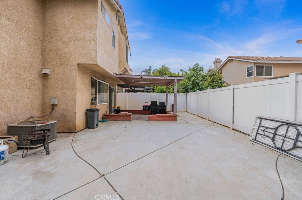 15357 Aveiro Rd, Fontana CA  92337-0979 exterior