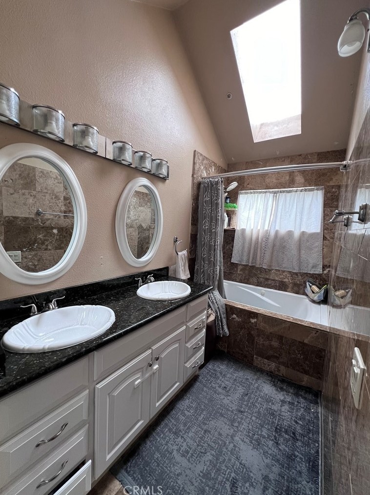 8753 Cedar St, Bellflower CA 90706-7738 exterior