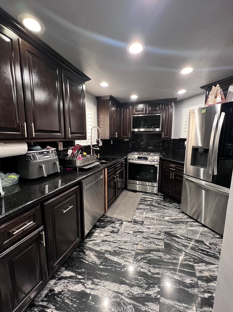 8753 Cedar St, Bellflower CA 90706-7738 exterior