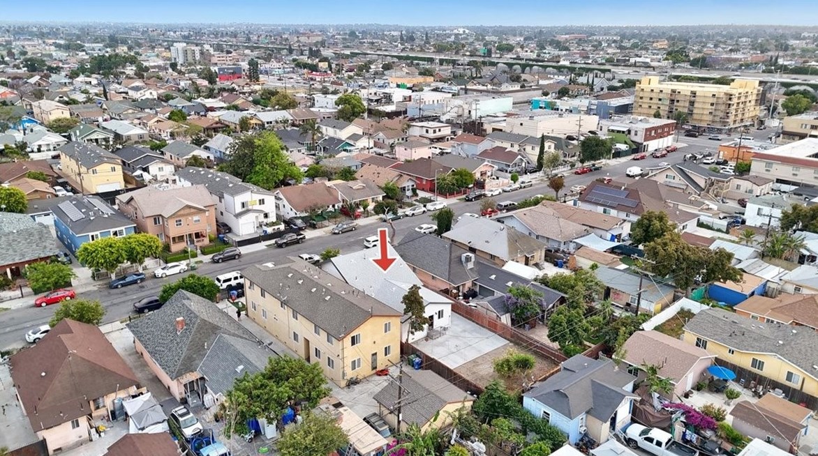 215 60th St, Los Angeles CA  90003-1208 exterior