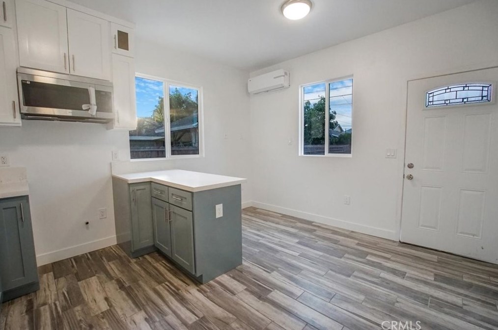 215 60th St, Los Angeles CA  90003-1208 exterior