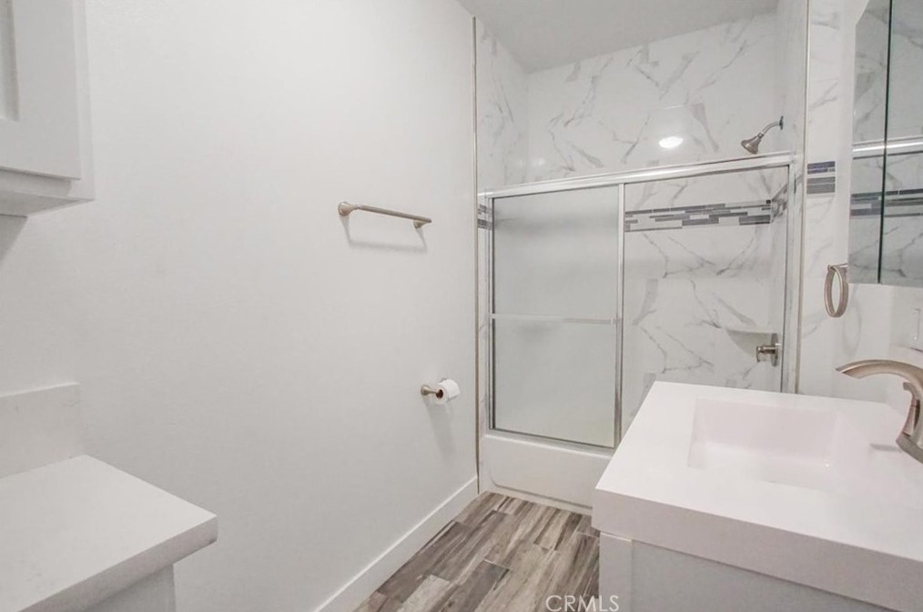 215 60th St, Los Angeles CA  90003-1208 exterior