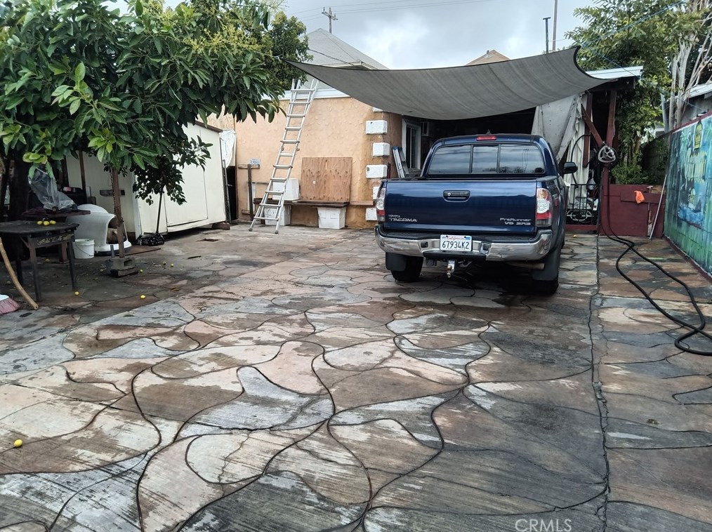 1442 20th St, Los Angeles CA  90011-1302 exterior