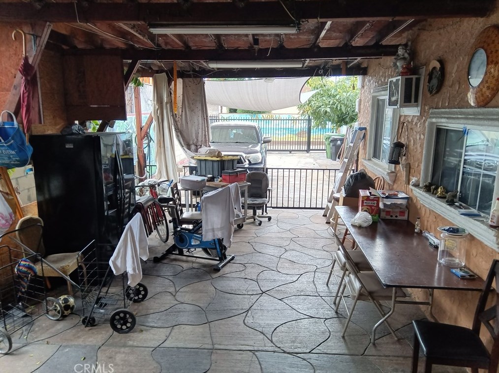 1442 20th St, Los Angeles CA  90011-1302 exterior