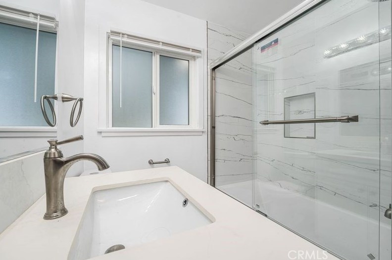 832 Century Blvd, Los Angeles CA  90044-4569 exterior