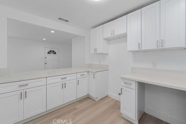 832 Century Blvd, Los Angeles CA  90044-4569 exterior