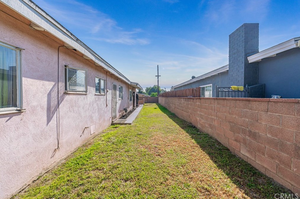 1821 Glenpark St, Pomona CA  91768-1223 exterior