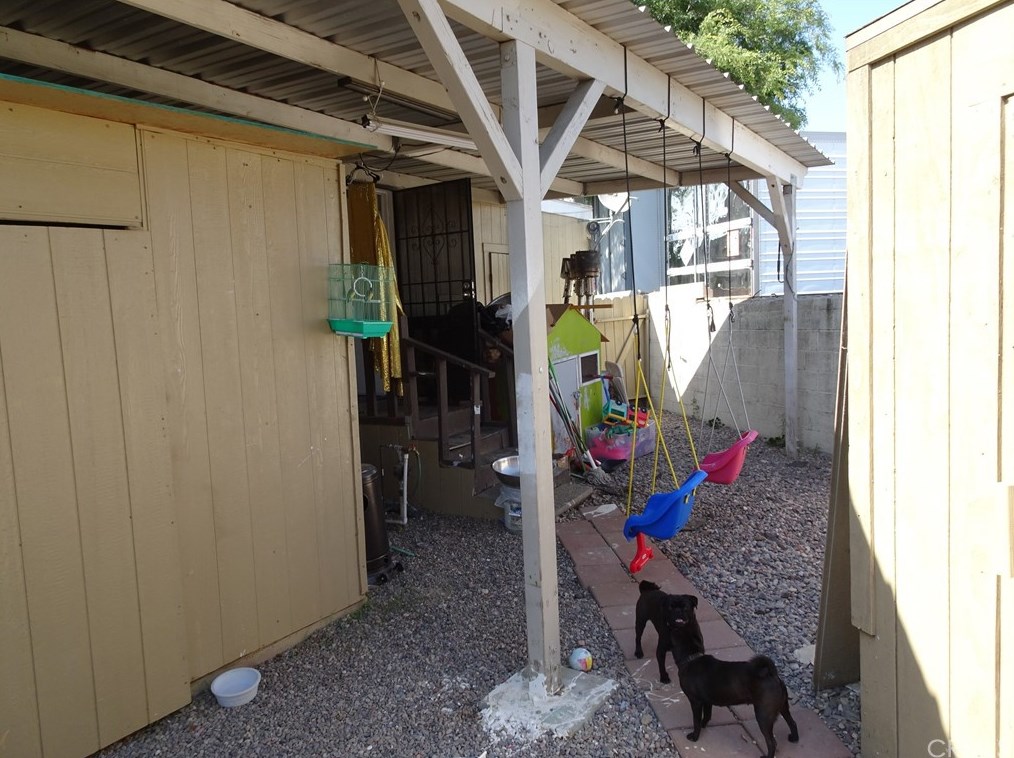 15798 Slover Ave, Fontana CA  92337-7381 exterior