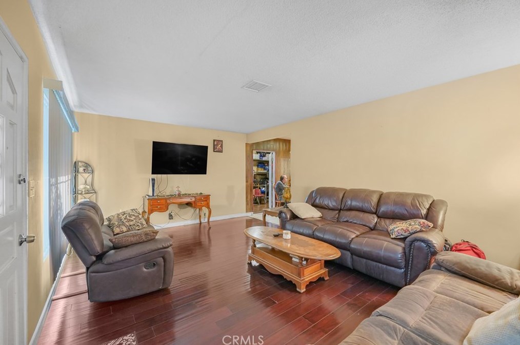 4193 Overland St, Riverside CA  92503-4069 exterior