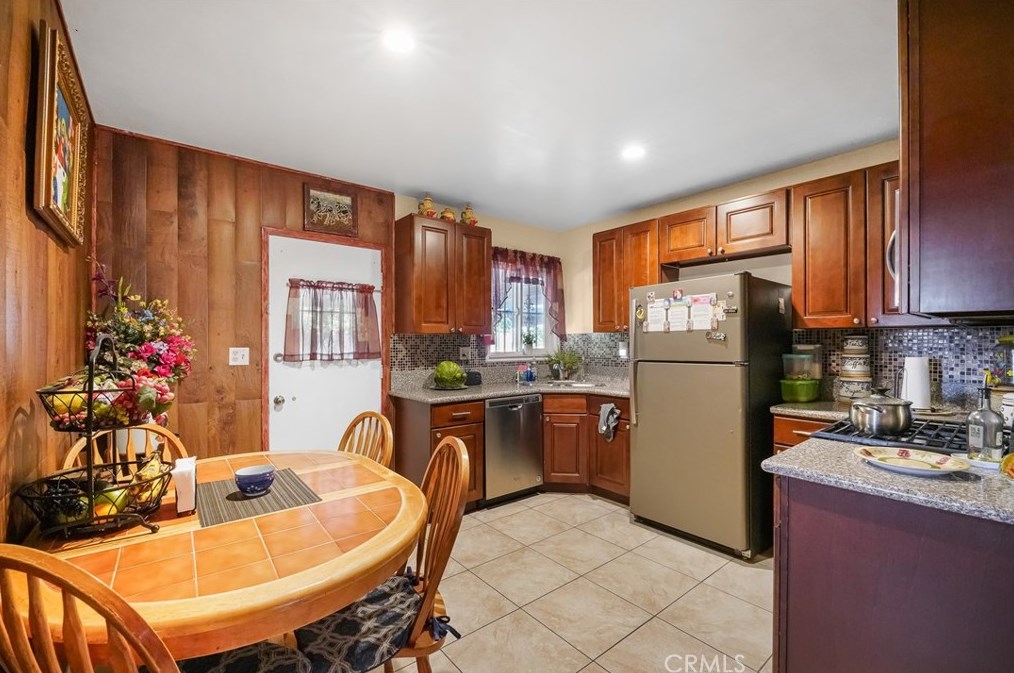 4193 Overland St, Riverside CA  92503-4069 exterior