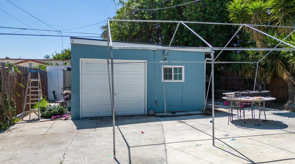 844 Century Blvd, Los Angeles CA  90044-4516 exterior