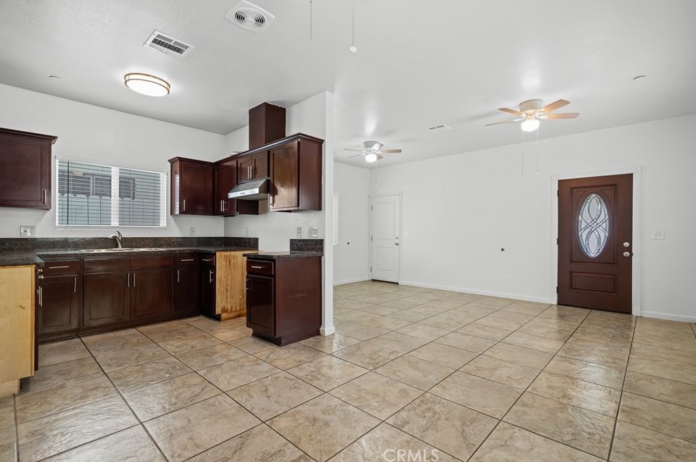 8213 Morton Ave, Los Angeles CA  90001-3541 exterior