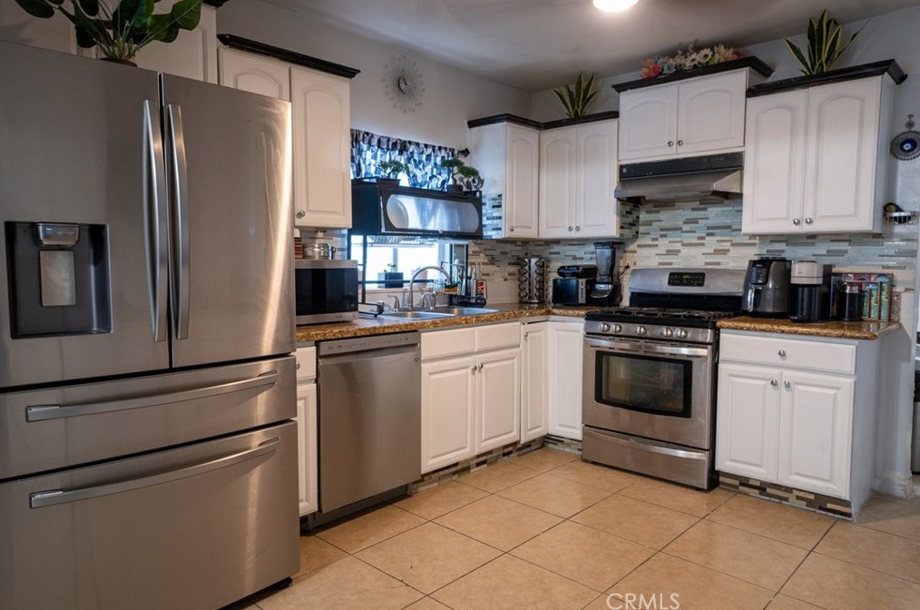 1437 59th Pl, Los Angeles CA  90001-1213 exterior