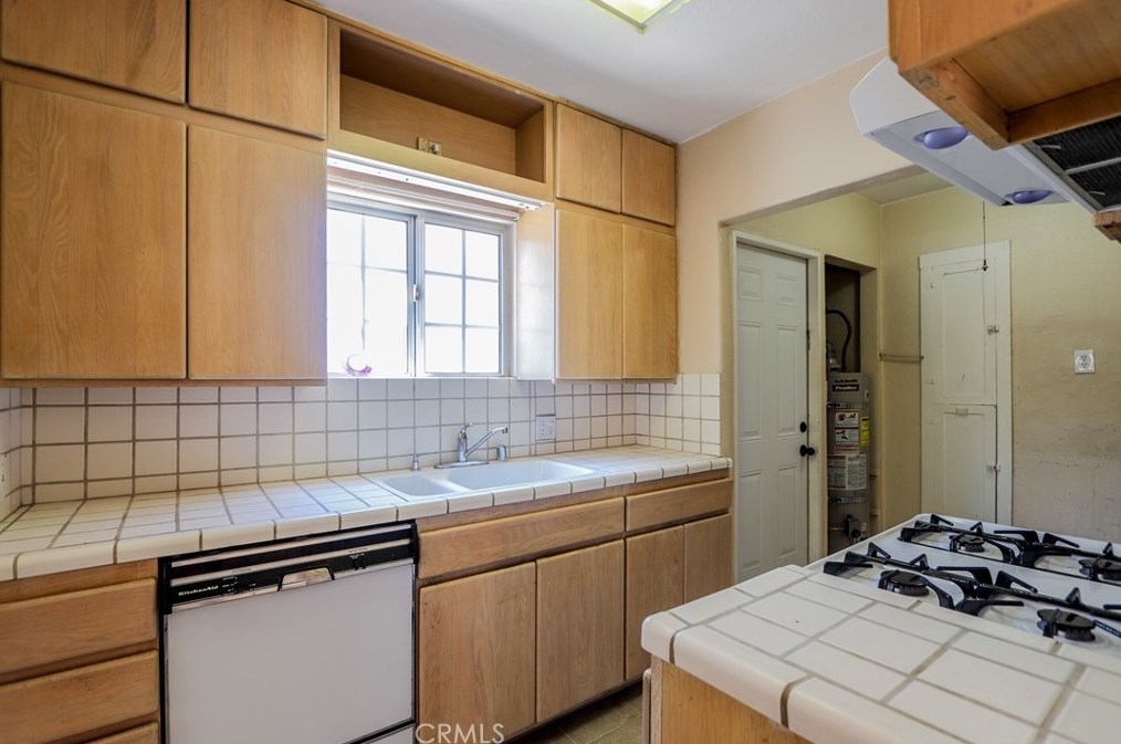 6545 Gaviota Ave, Long Beach CA  90805-2524 exterior