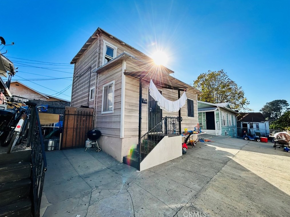 1530 Temple St, Los Angeles CA  90026-4755 exterior