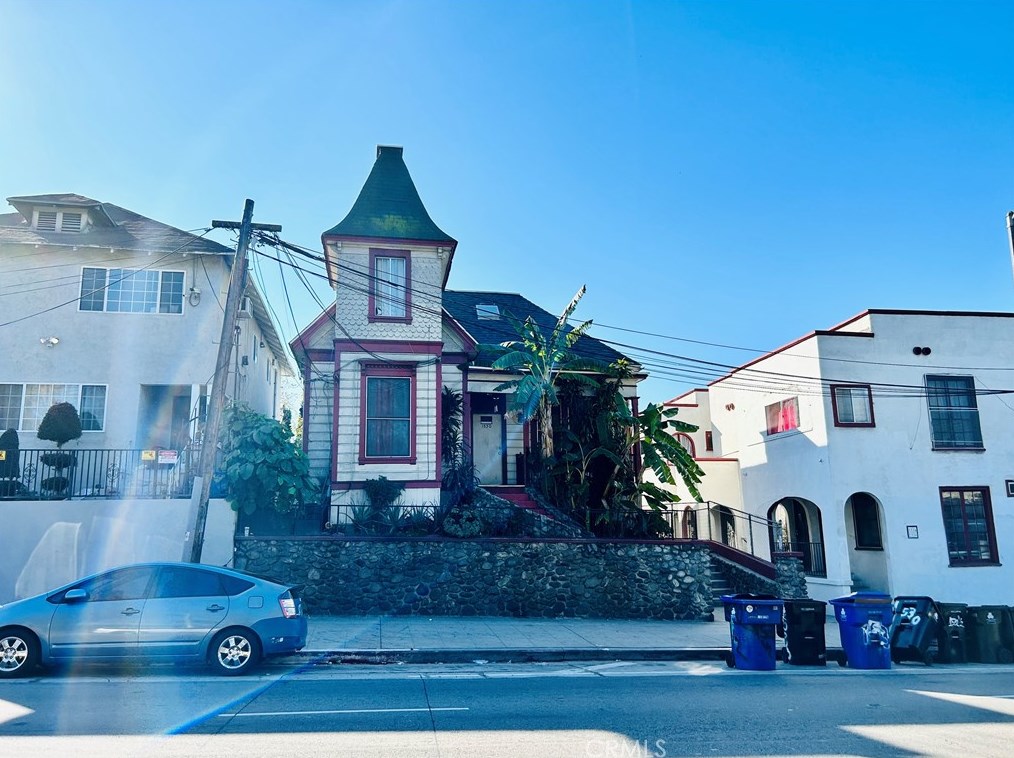 1530 Temple St, Los Angeles CA  90026-4755 exterior
