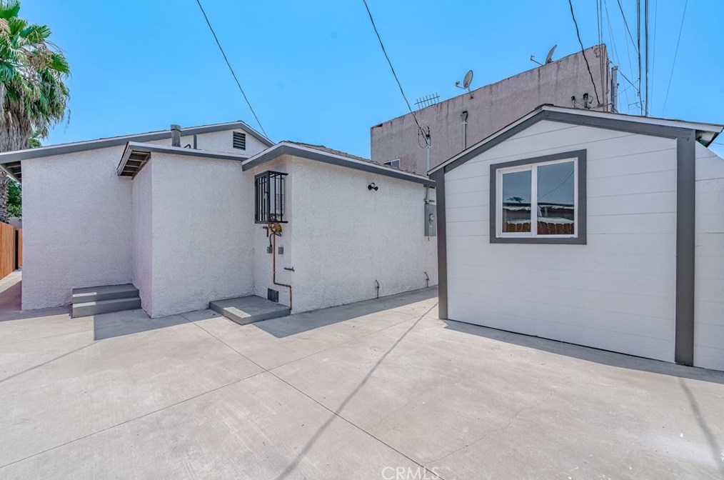 857 42nd St, Los Angeles CA  90011-3061 exterior