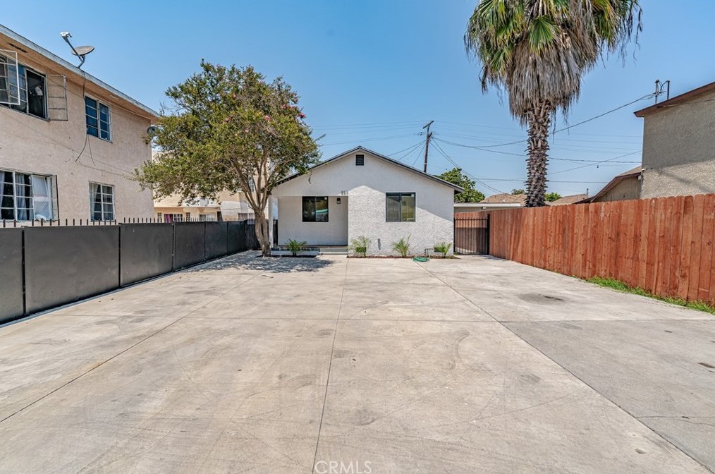 857 42nd St, Los Angeles CA  90011-3061 exterior