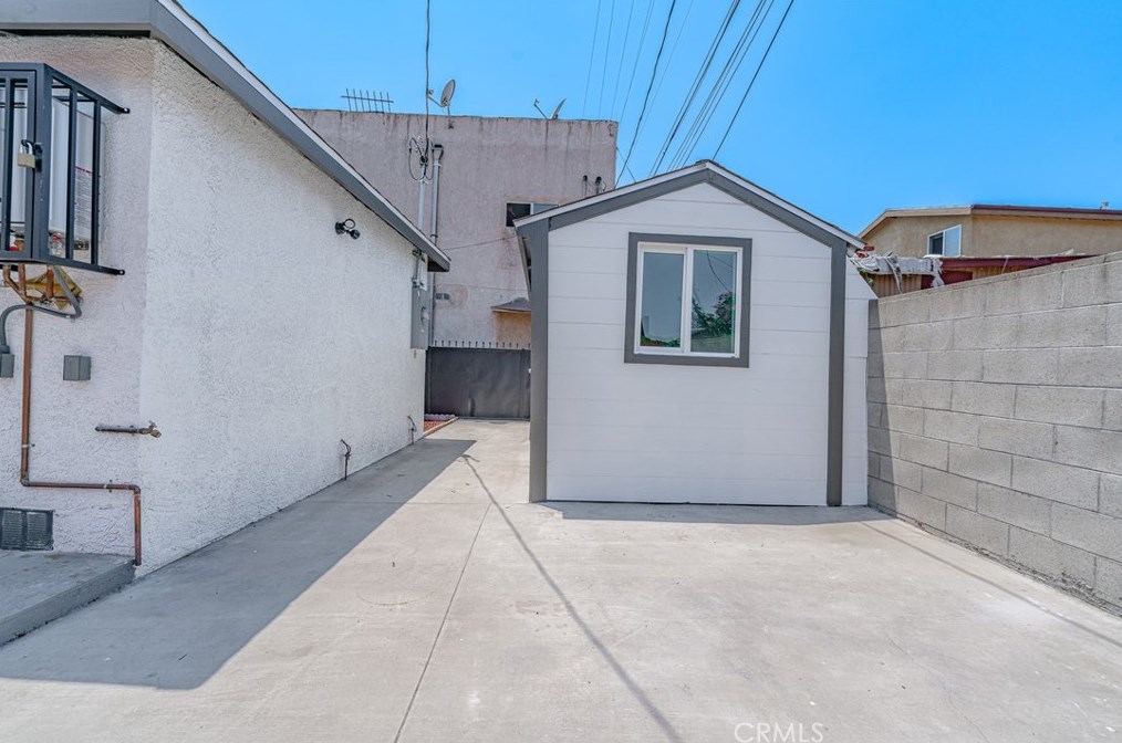 857 42nd St, Los Angeles CA  90011-3061 exterior