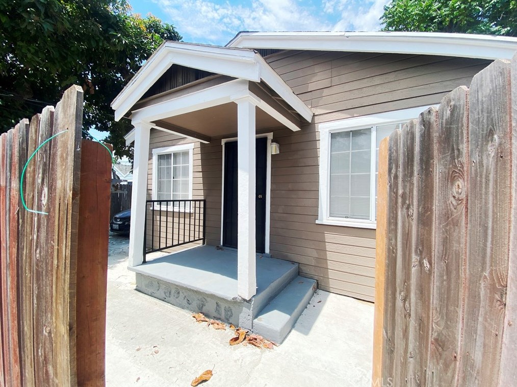 1723 59th Pl, Los Angeles CA  90043-3011 exterior