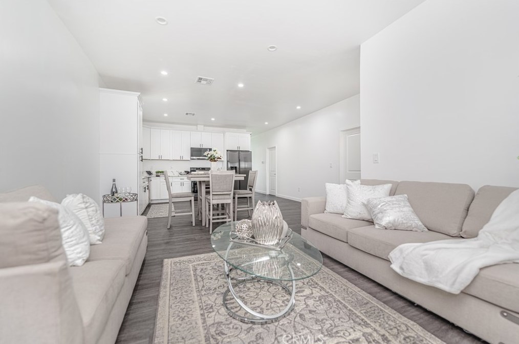 702 41st Pl, Los Angeles CA  90011-2951 exterior