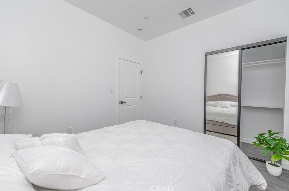 702 41st Pl, Los Angeles CA  90011-2951 exterior