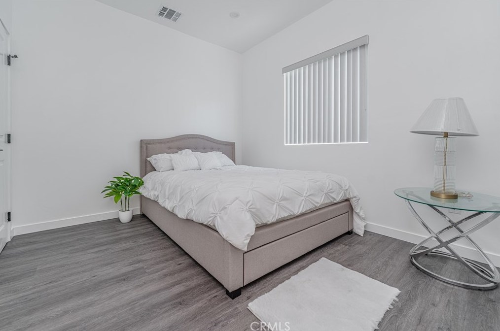 702 41st Pl, Los Angeles CA  90011-2951 exterior