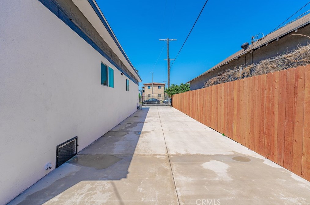 702 41st Pl, Los Angeles CA  90011-2951 exterior