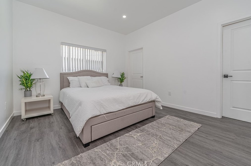 702 41st Pl, Los Angeles CA  90011-2951 exterior