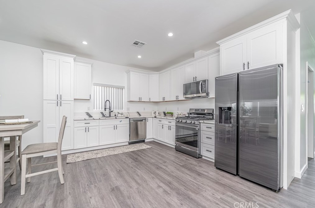 702 41st Pl, Los Angeles CA  90011-2951 exterior