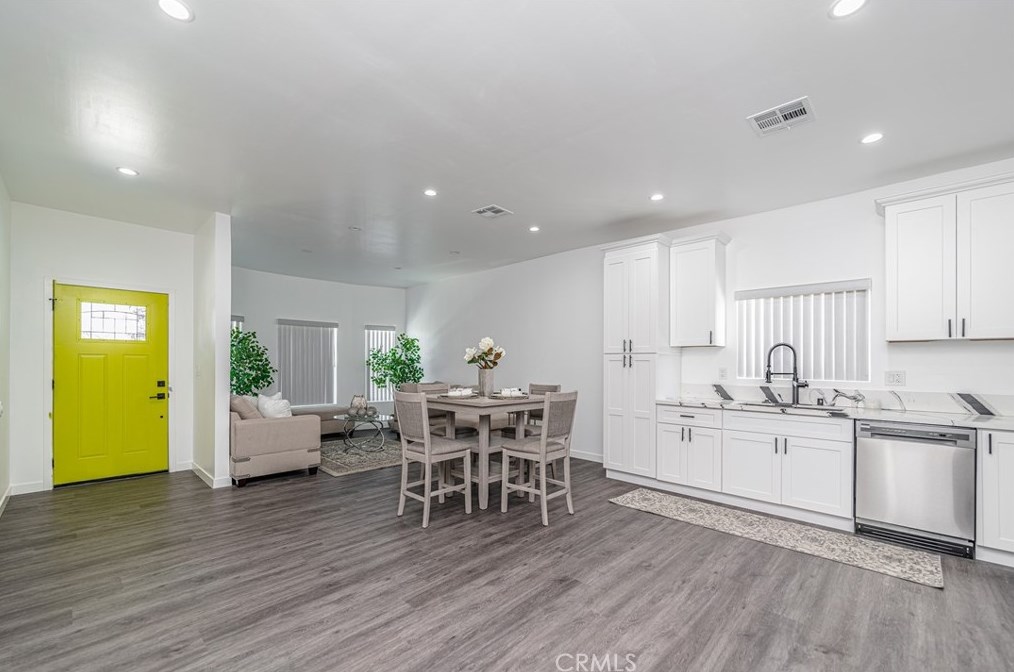 702 41st Pl, Los Angeles CA  90011-2951 exterior