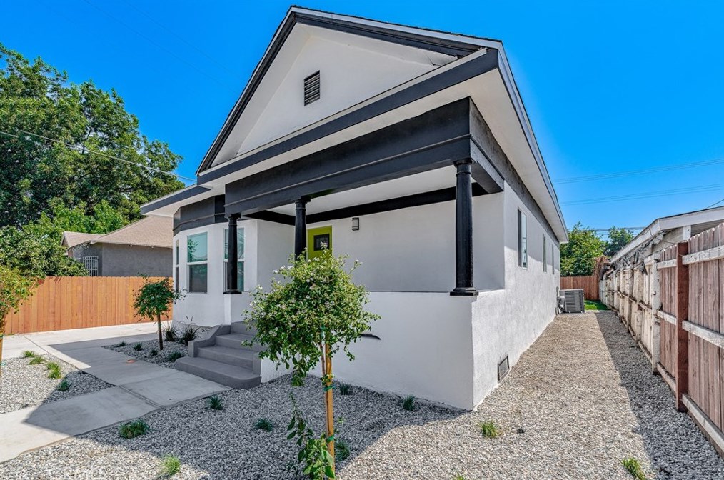 702 41st Pl, Los Angeles CA  90011-3127 exterior