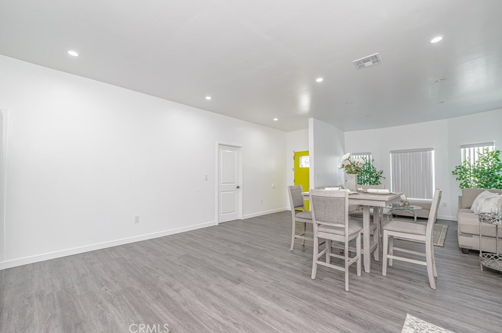 702 41st Pl, Los Angeles CA  90011-2951 exterior