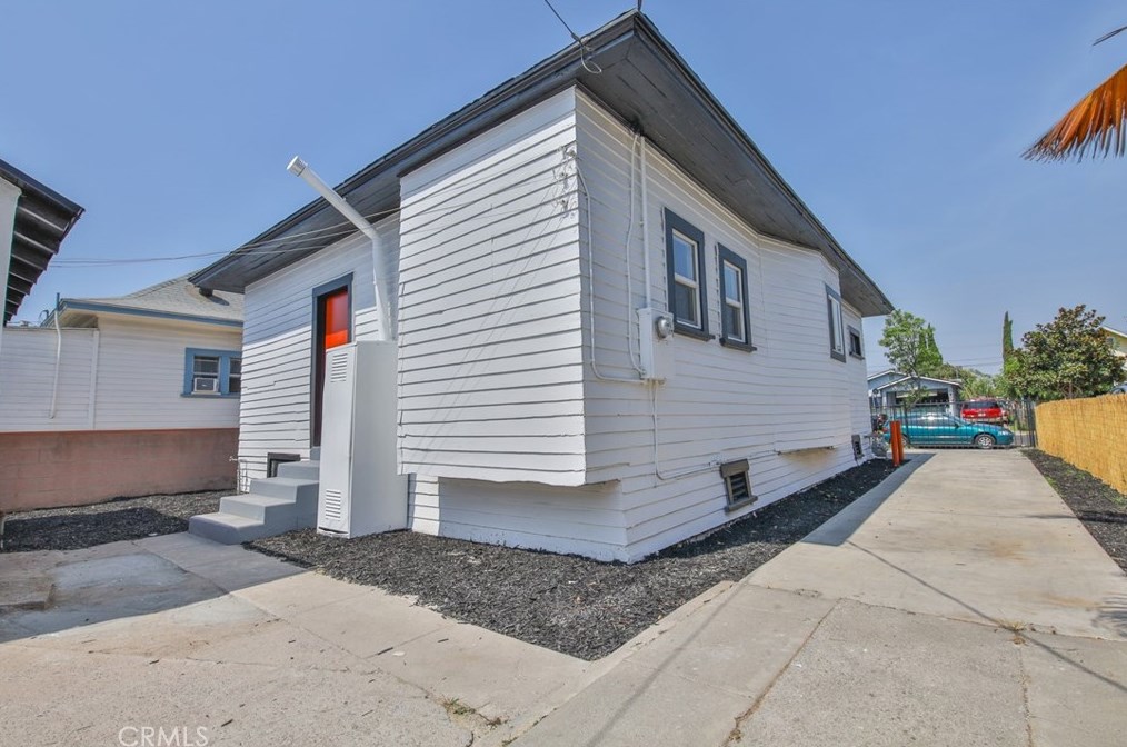 216 66 St, Los Angeles CA  90003-1813 exterior