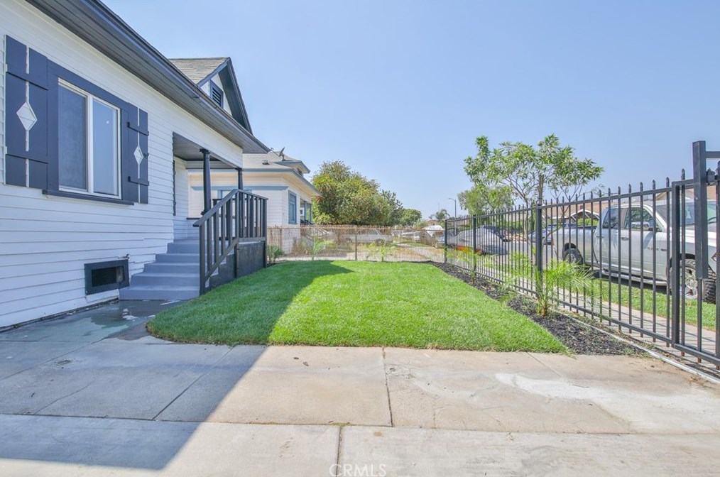 216 66 St, Los Angeles CA  90003-1813 exterior