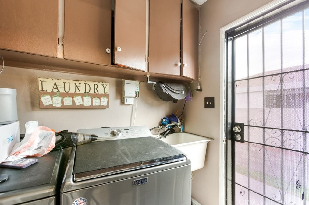 1725 55th St, Long Beach CA  90805-5318 exterior