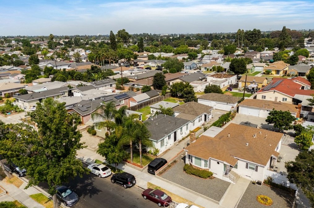 1725 55th St, Long Beach CA  90805-5318 exterior