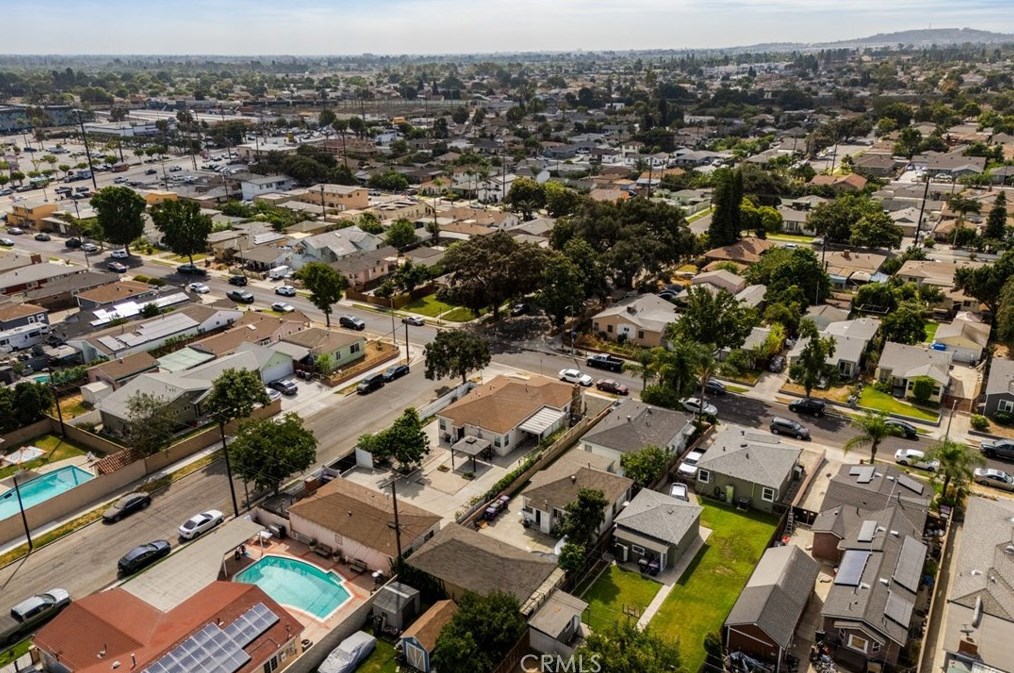 1725 55th St, Long Beach CA  90805-5318 exterior