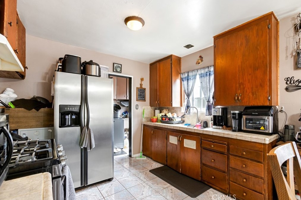 1725 55th St, Long Beach CA  90805-5318 exterior