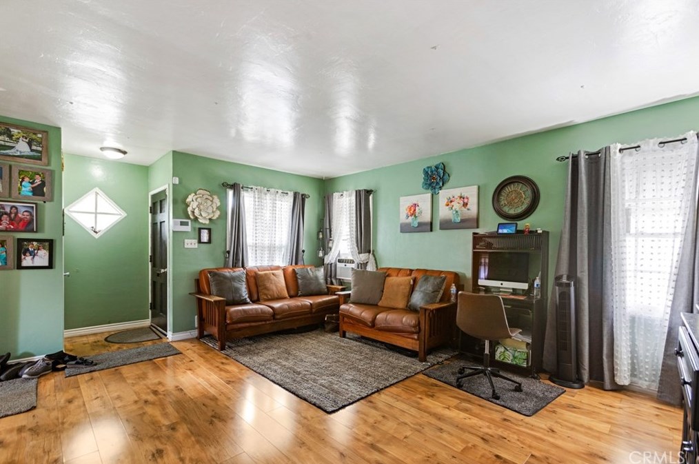 1725 55th St, Long Beach CA  90805-5318 exterior