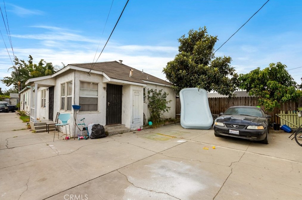 1725 55th St, Long Beach CA  90805-5318 exterior