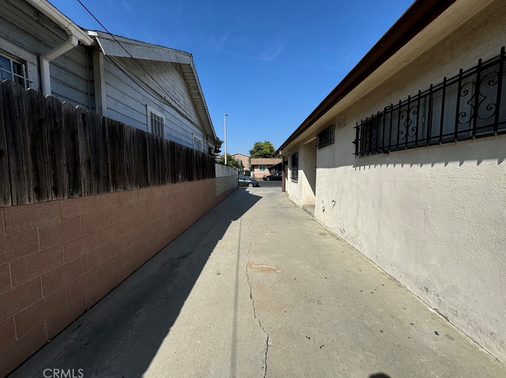 624 85th St, Los Angeles CA  90001-3625 exterior