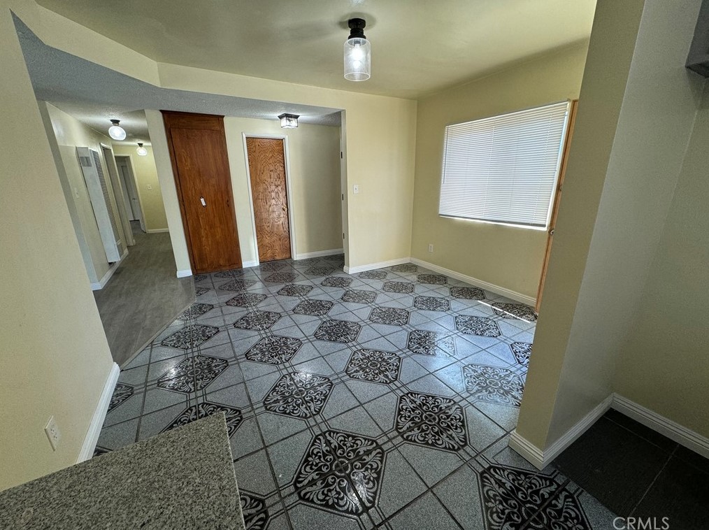 624 85th St, Los Angeles CA  90001-3625 exterior
