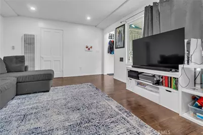 10125 Hunt Avenue, South Gate, CA 90280 - Photo 5